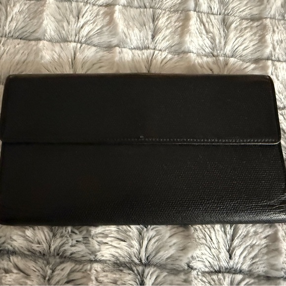 Elegant Black Chanel Coco Button Wallet - Picture 4 of 6